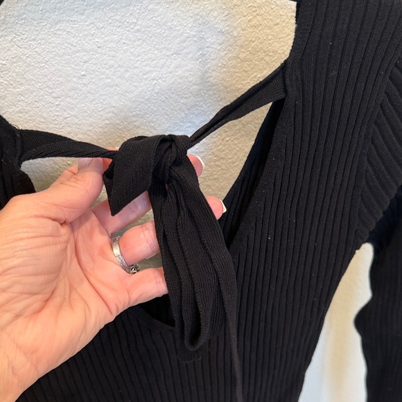 Forever 21 V Neck sweater dress with ties in the back- Long Sleeve - Picture 3 of 4